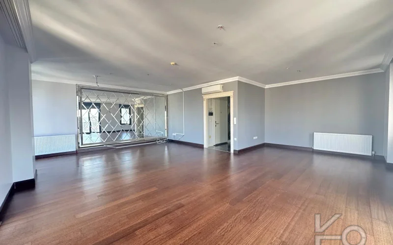 Laci̇vertcadde Caddebostan Noter Sokak'ta 170m² 3+1
