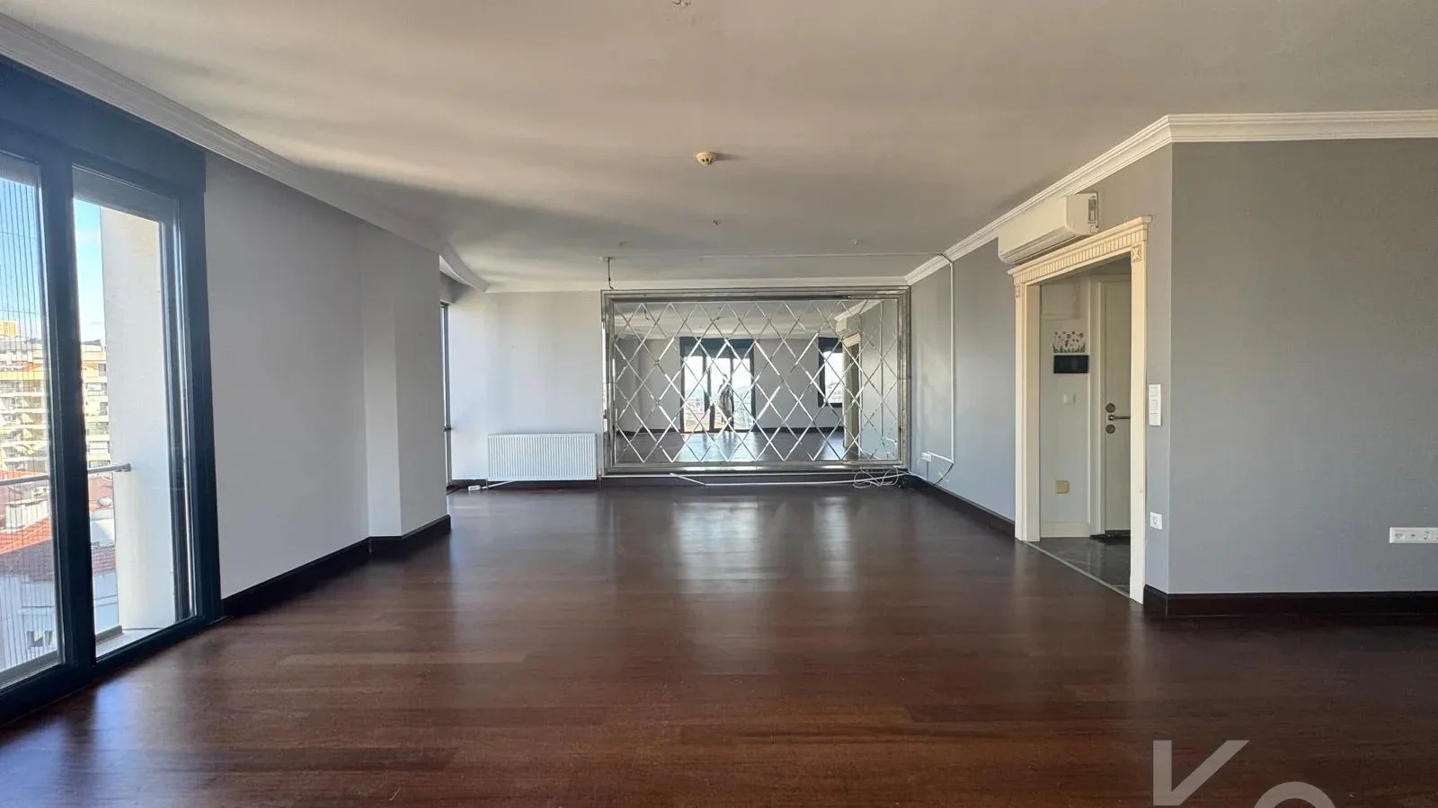 Laci̇vertcadde Caddebostan Noter Sokak'ta 170m² 3+1