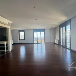 Laci̇vertcadde Caddebostan Noter Sokak'ta 170m² 3+1