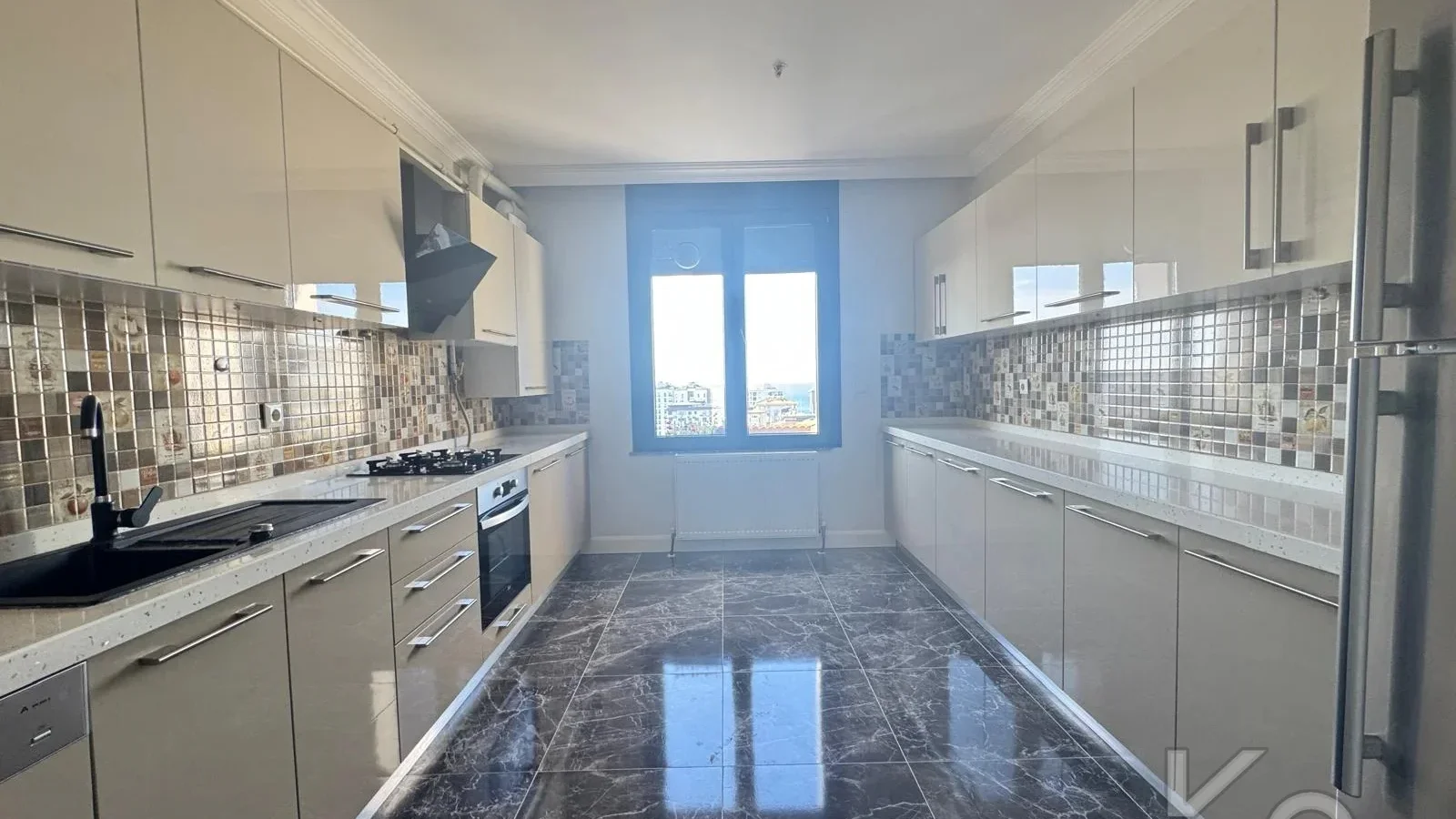 Laci̇vertcadde Caddebostan Noter Sokak'ta 170m² 3+1