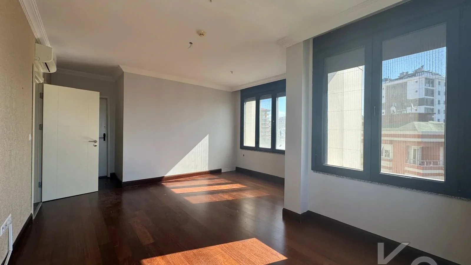 Laci̇vertcadde Caddebostan Noter Sokak'ta 170m² 3+1