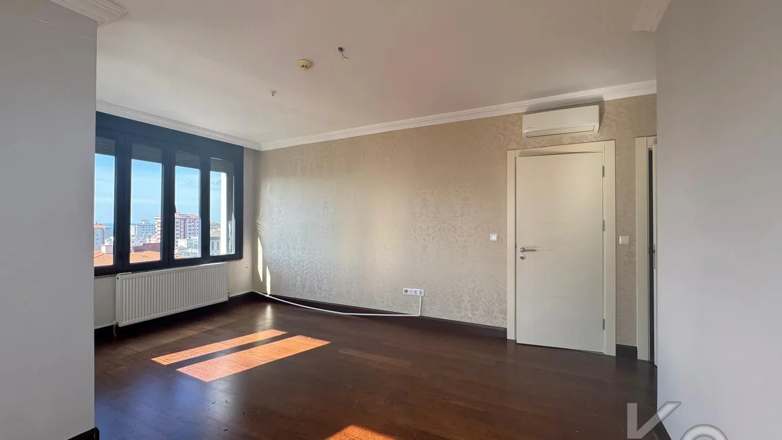 Laci̇vertcadde Caddebostan Noter Sokak'ta 170m² 3+1