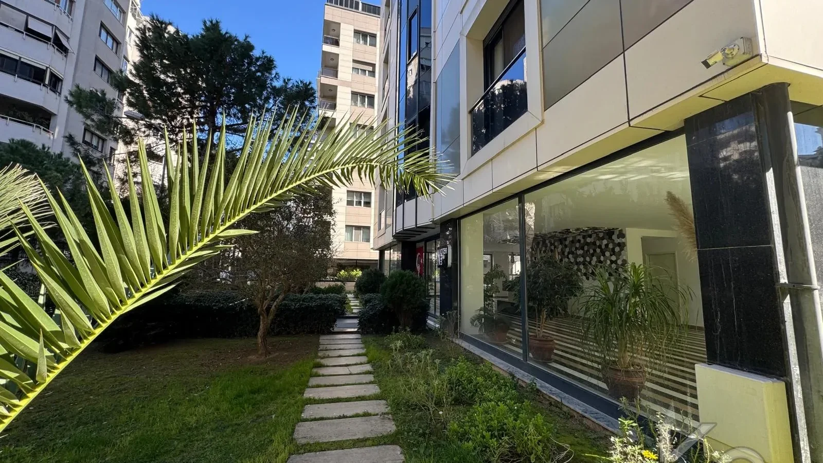 Laci̇vertcadde Caddebostan Noter Sokak'ta 170m² 3+1
