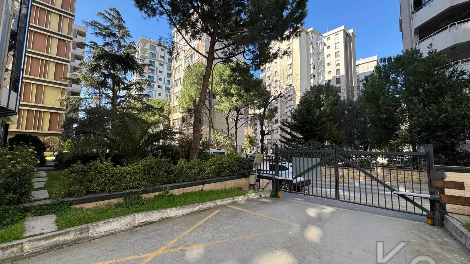 Laci̇vertcadde Caddebostan Noter Sokak'ta 170m² 3+1