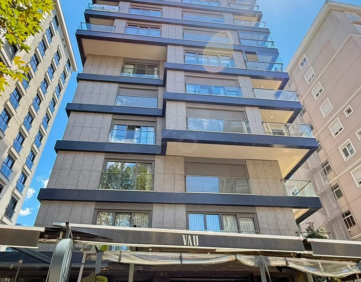 Academy Caddebostan  Bağdat Caddesi'ne 5.bina Satılık 4+1 Boş Daire