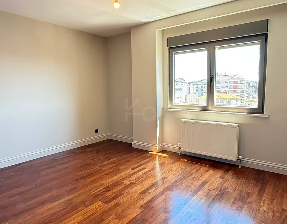 Academy Caddebostan  Bağdat Caddesi'ne 5.bina Satılık 4+1 Boş Daire