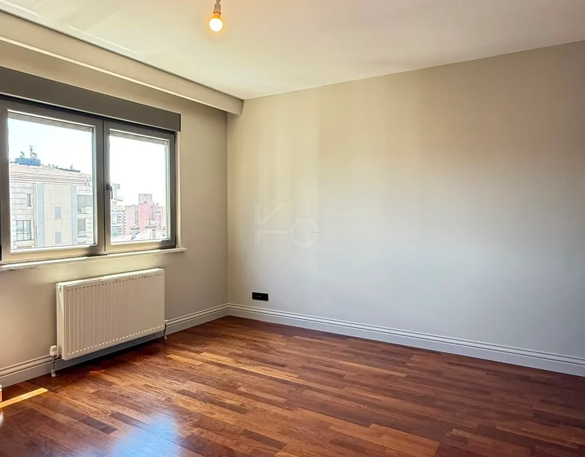 Academy Caddebostan  Bağdat Caddesi'ne 5.bina Satılık 4+1 Boş Daire