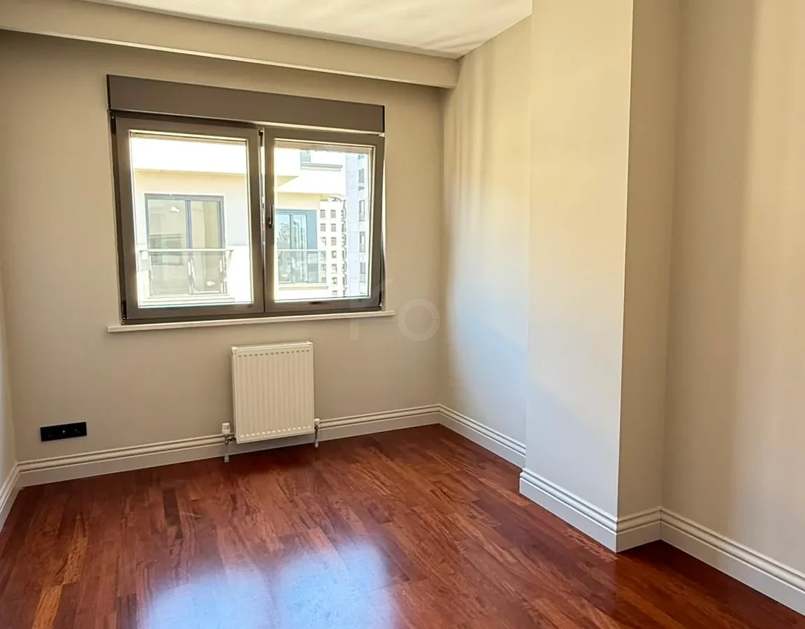 Academy Caddebostan  Bağdat Caddesi'ne 5.bina Satılık 4+1 Boş Daire