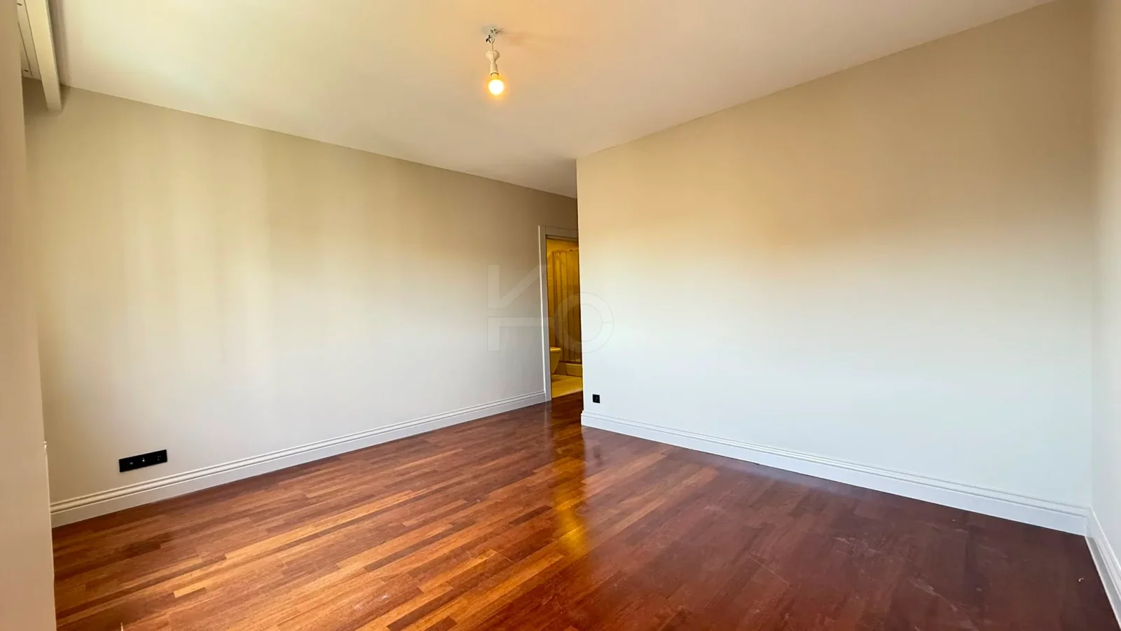 Academy Caddebostan  Bağdat Caddesi'ne 5.bina Satılık 4+1 Boş Daire