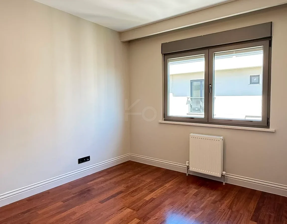 Academy Caddebostan  Bağdat Caddesi'ne 5.bina Satılık 4+1 Boş Daire