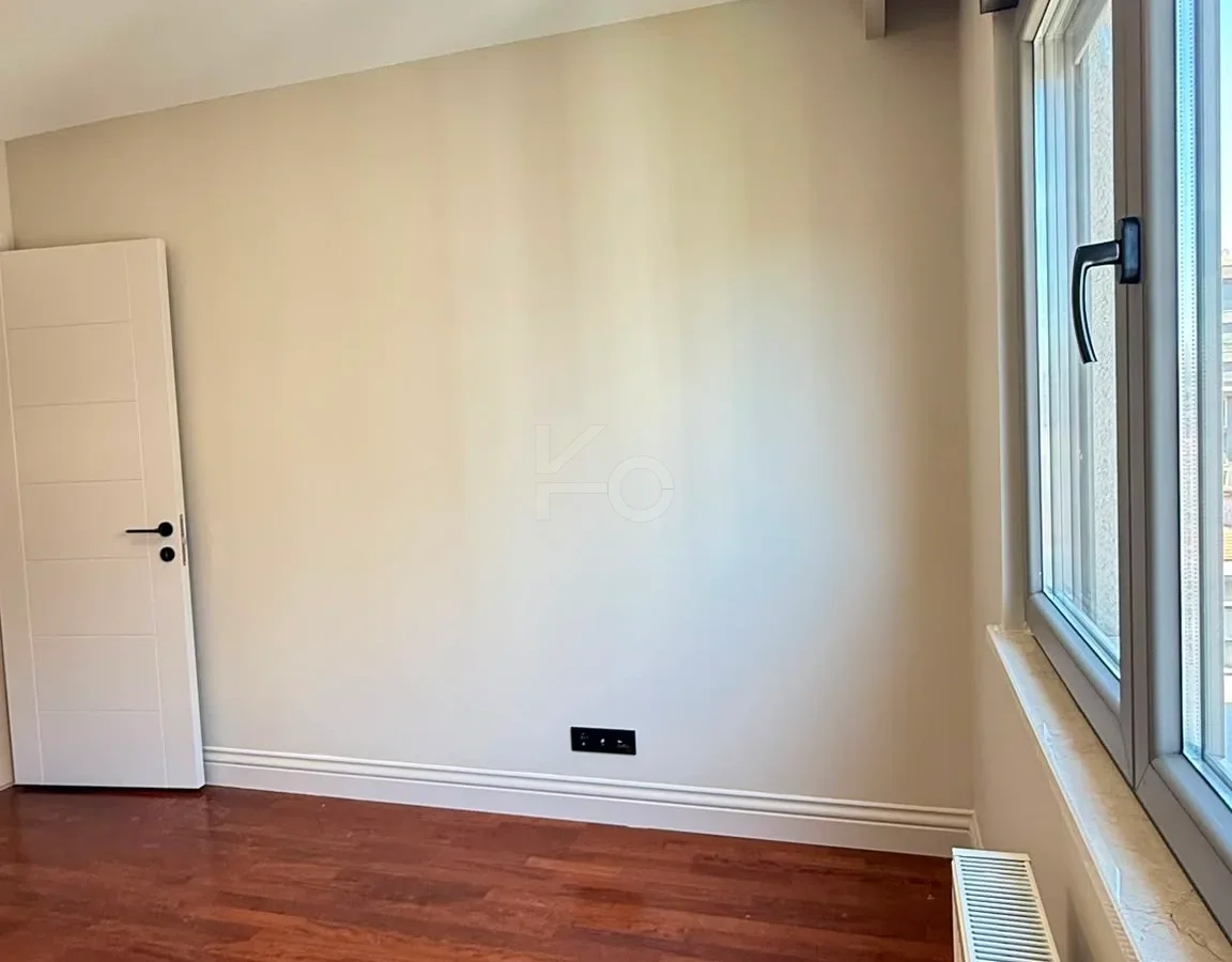 Academy Caddebostan  Bağdat Caddesi'ne 5.bina Satılık 4+1 Boş Daire