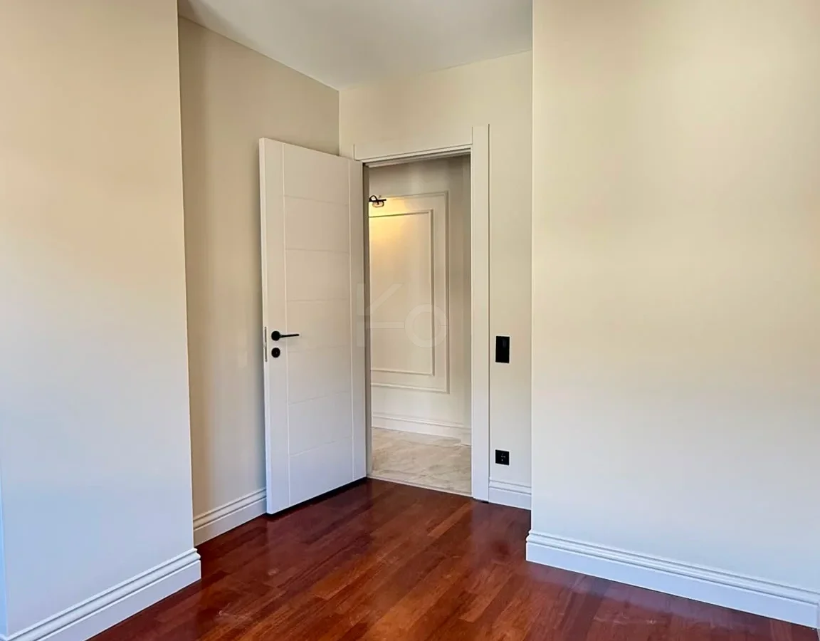 Academy Caddebostan  Bağdat Caddesi'ne 5.bina Satılık 4+1 Boş Daire