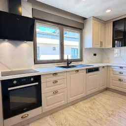 Academy Caddebostan  Bağdat Caddesi'ne 5.bina Satılık 4+1 Boş Daire