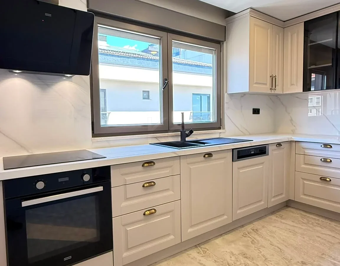 Academy Caddebostan  Bağdat Caddesi'ne 5.bina Satılık 4+1 Boş Daire