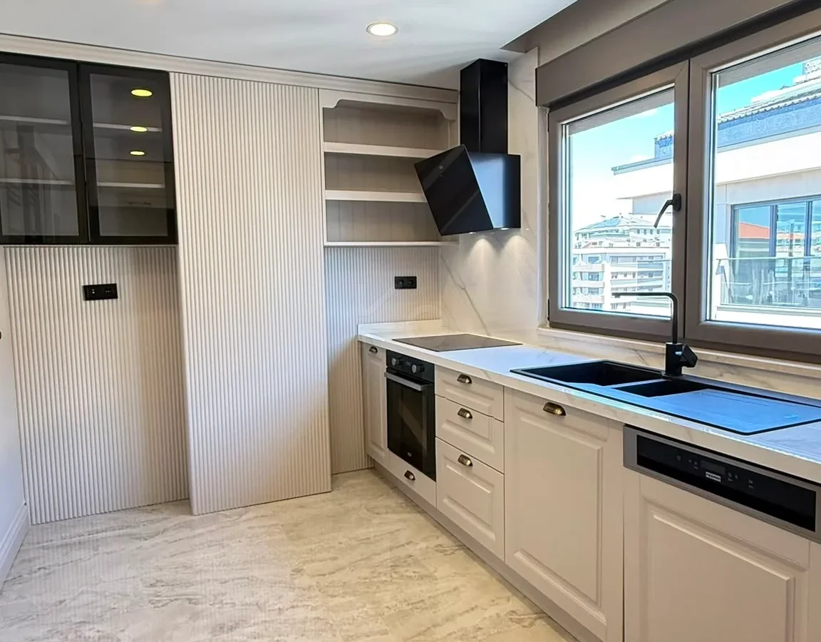 Academy Caddebostan  Bağdat Caddesi'ne 5.bina Satılık 4+1 Boş Daire