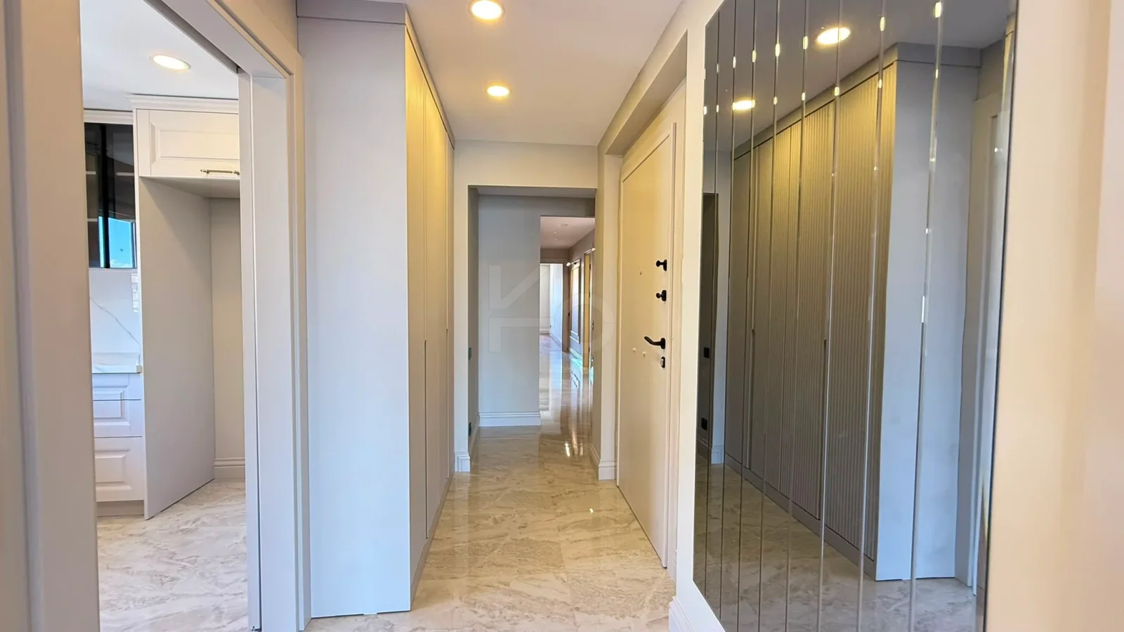 Academy Caddebostan  Bağdat Caddesi'ne 5.bina Satılık 4+1 Boş Daire
