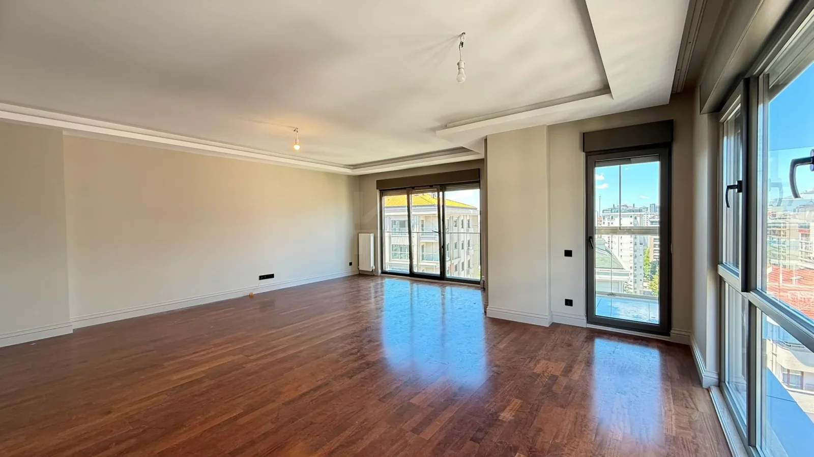 Academy Caddebostan  Bağdat Caddesi'ne 5.bina Satılık 4+1 Boş Daire