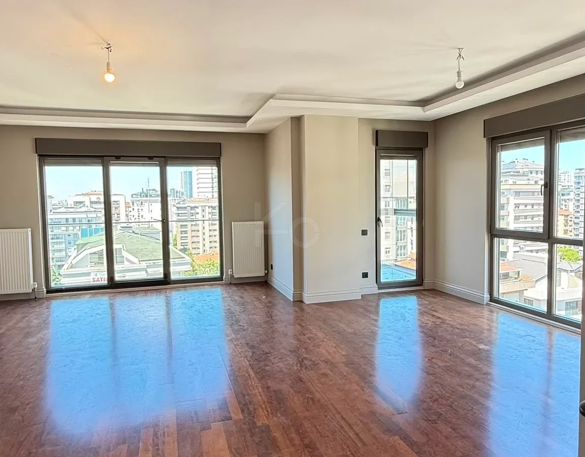 Academy Caddebostan  Bağdat Caddesi'ne 5.bina Satılık 4+1 Boş Daire
