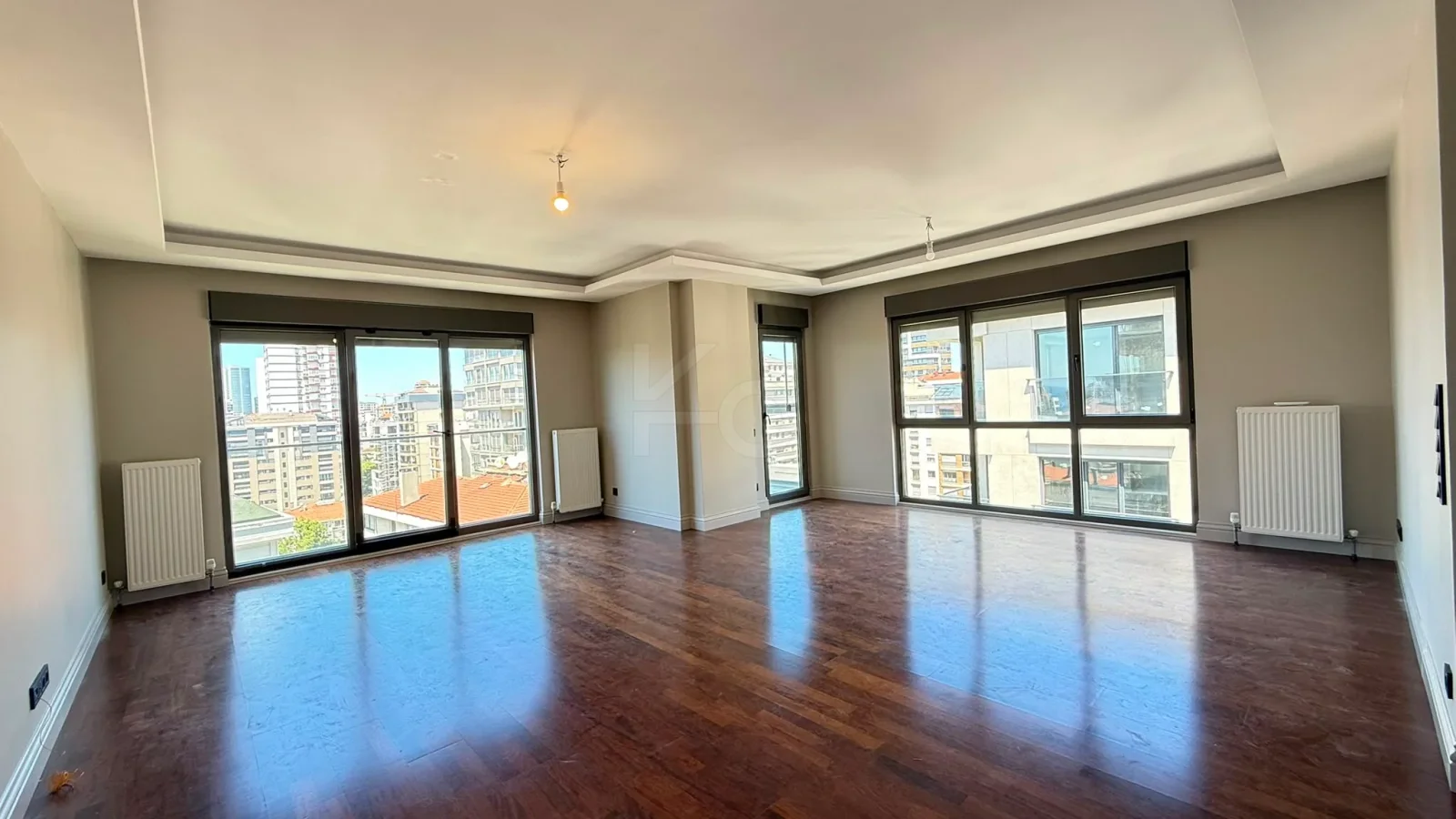 Academy Caddebostan  Bağdat Caddesi'ne 5.bina Satılık 4+1 Boş Daire