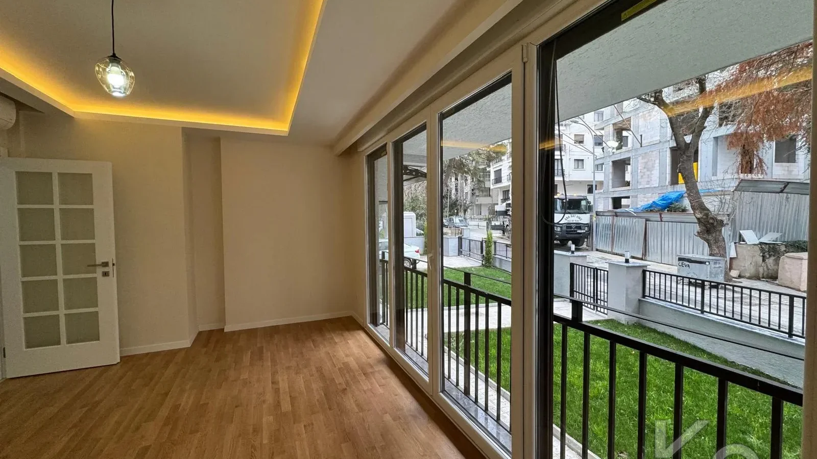 Laci̇vert Cadde Çi̇ftehavuzlar Bağdat Yakini Sifir 3+1