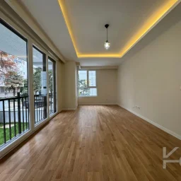 Laci̇vert Cadde Çi̇ftehavuzlar Bağdat Yakini Sifir 3+1