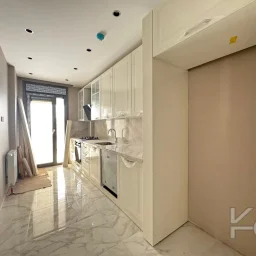 Laci̇vertcadde Ömerpaşa Sifir Ebeveynli̇ Balkonlu 105m² Net 3+1