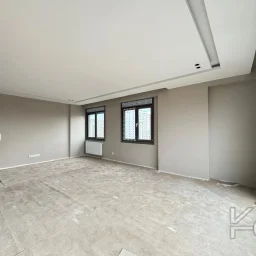 Laci̇vertcadde Ömerpaşa Sifir Ebeveynli̇ Balkonlu 105m² Net 3+1