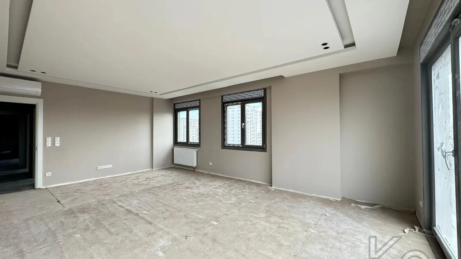 Laci̇vertcadde Ömerpaşa Sifir Ebeveynli̇ Balkonlu 105m² Net 3+1
