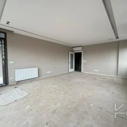 Laci̇vertcadde Ömerpaşa Sifir Ebeveynli̇ Balkonlu 105m² Net 3+1