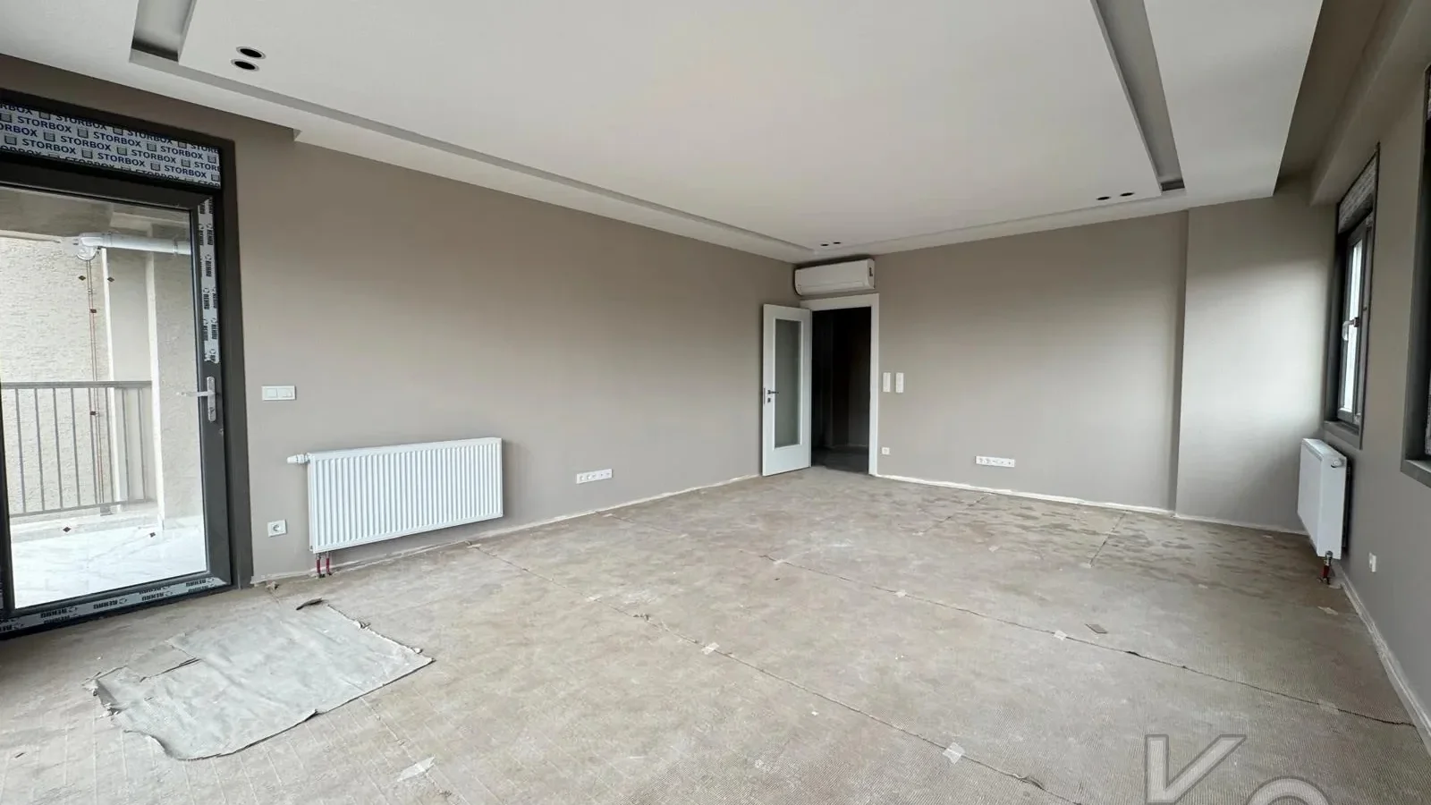 Laci̇vertcadde Ömerpaşa Sifir Ebeveynli̇ Balkonlu 105m² Net 3+1