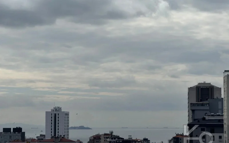 Laci̇vertcadde Ömerpaşa Sifir Ebeveynli̇ Balkonlu 105m² Net 3+1