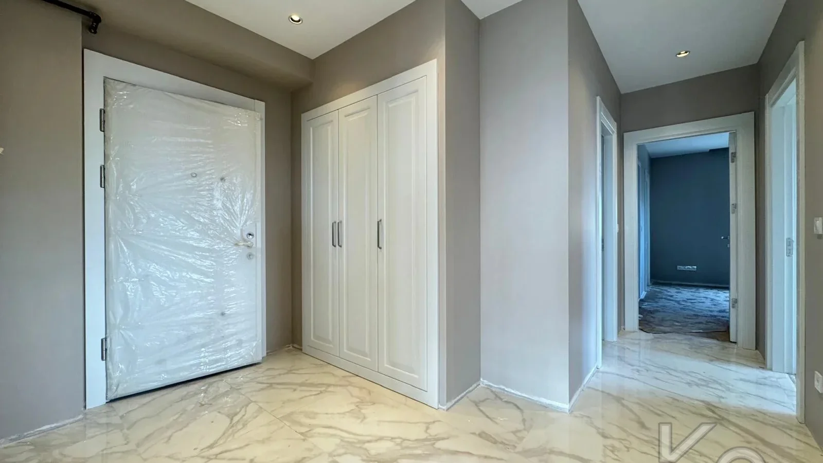 Laci̇vertcadde Ömerpaşa Sifir Ebeveynli̇ Balkonlu 105m² Net 3+1
