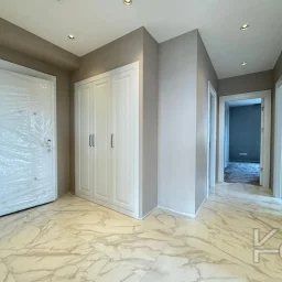 Laci̇vertcadde Ömerpaşa Sifir Ebeveynli̇ Balkonlu 105m² Net 3+1