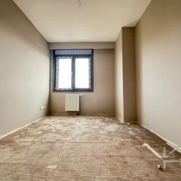 Laci̇vertcadde Ömerpaşa Sifir Ebeveynli̇ Balkonlu 105m² Net 3+1