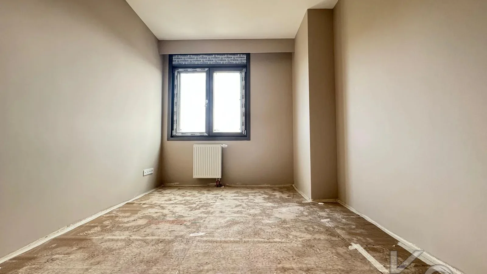 Laci̇vertcadde Ömerpaşa Sifir Ebeveynli̇ Balkonlu 105m² Net 3+1