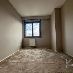 Laci̇vertcadde Ömerpaşa Sifir Ebeveynli̇ Balkonlu 105m² Net 3+1