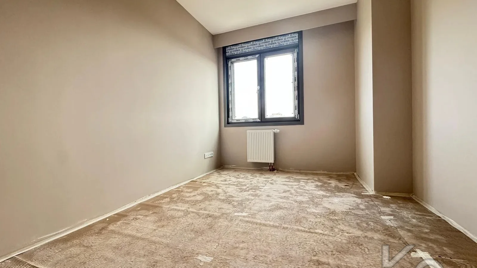 Laci̇vertcadde Ömerpaşa Sifir Ebeveynli̇ Balkonlu 105m² Net 3+1