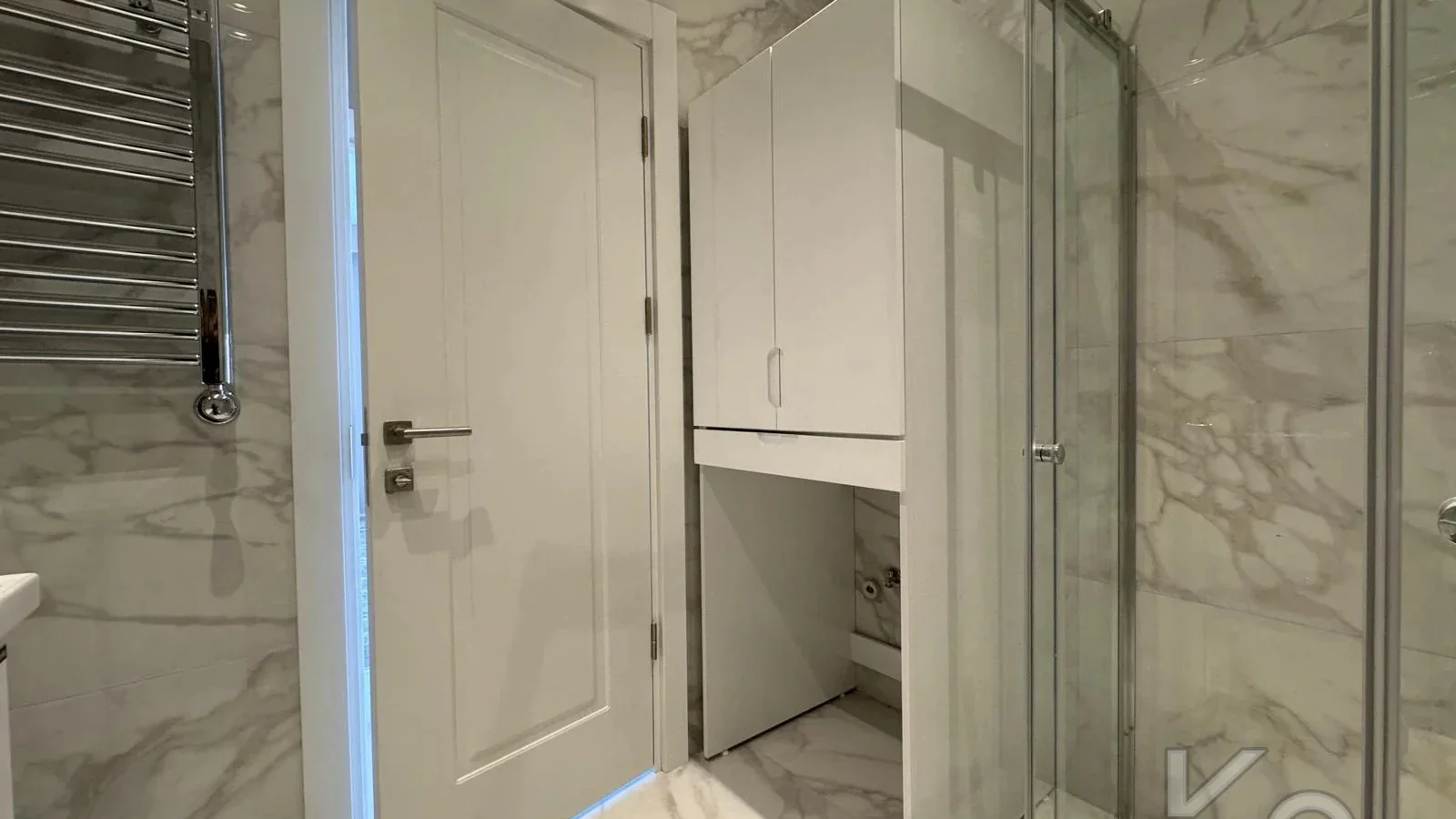 Laci̇vertcadde Ömerpaşa Sifir Ebeveynli̇ Balkonlu 105m² Net 3+1