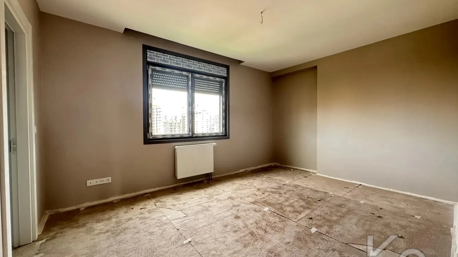 Laci̇vertcadde Ömerpaşa Sifir Ebeveynli̇ Balkonlu 105m² Net 3+1