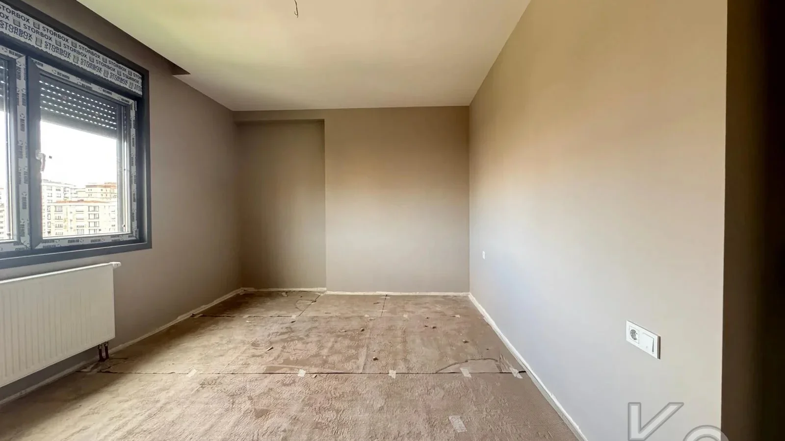 Laci̇vertcadde Ömerpaşa Sifir Ebeveynli̇ Balkonlu 105m² Net 3+1