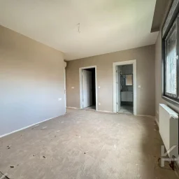 Laci̇vertcadde Ömerpaşa Sifir Ebeveynli̇ Balkonlu 105m² Net 3+1