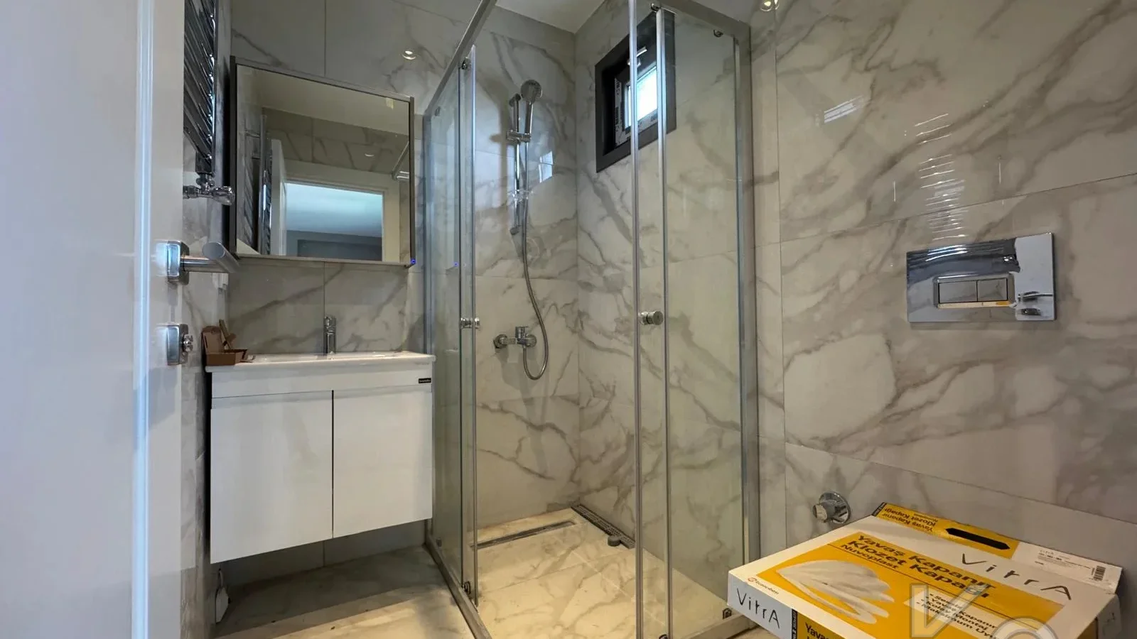 Laci̇vertcadde Ömerpaşa Sifir Ebeveynli̇ Balkonlu 105m² Net 3+1