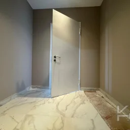 Laci̇vertcadde Ömerpaşa Sifir Ebeveynli̇ Balkonlu 105m² Net 3+1