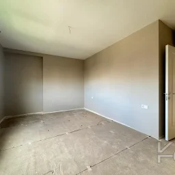 Laci̇vertcadde Ömerpaşa Sifir Ebeveynli̇ Balkonlu 105m² Net 3+1
