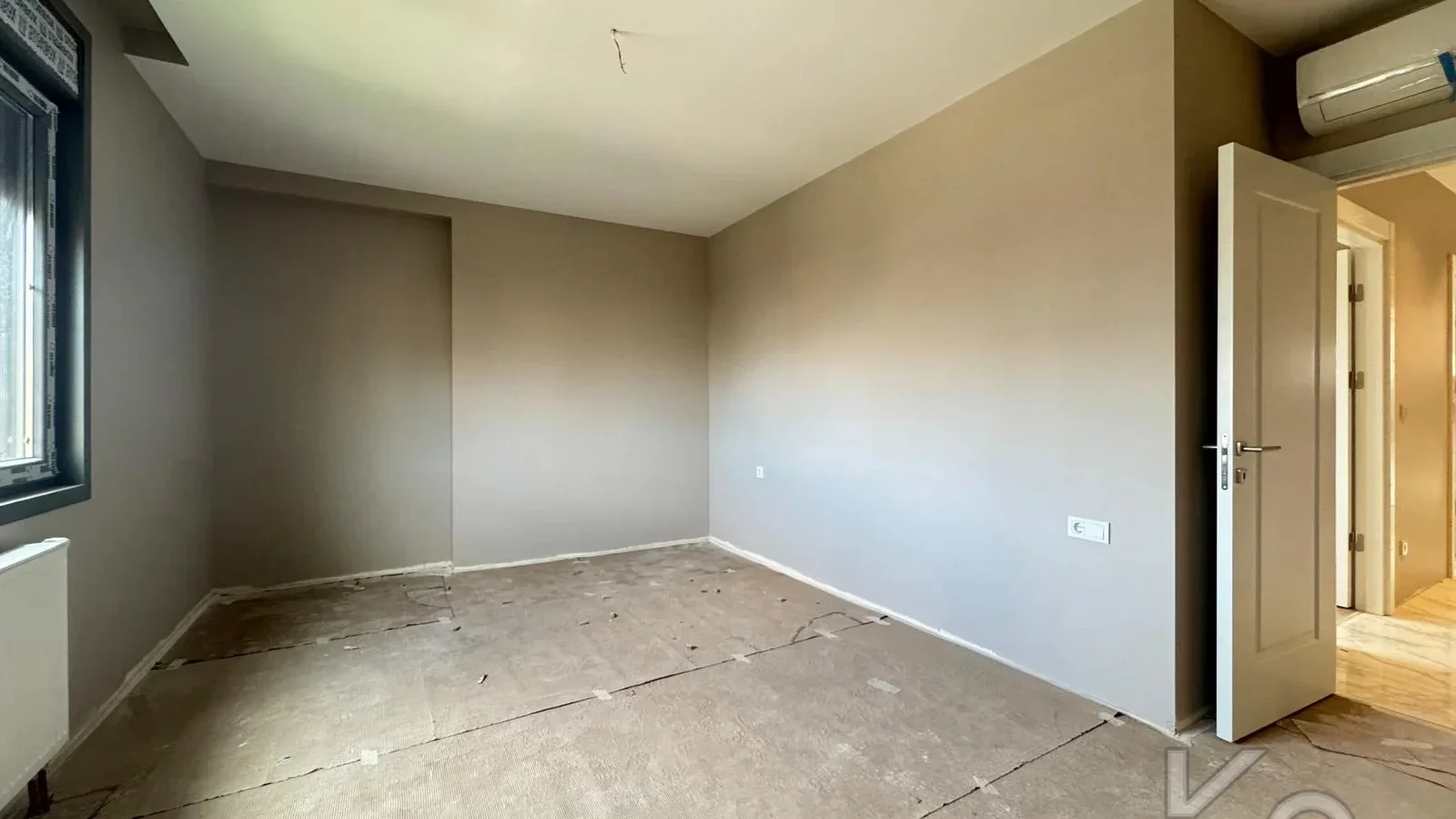 Laci̇vertcadde Ömerpaşa Sifir Ebeveynli̇ Balkonlu 105m² Net 3+1