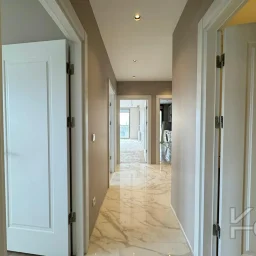Laci̇vertcadde Ömerpaşa Sifir Ebeveynli̇ Balkonlu 105m² Net 3+1