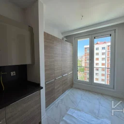 Laci̇vertcadde Erenköy Güvenli̇kli̇ Havuzlu Terasli 205m² Net 4+2