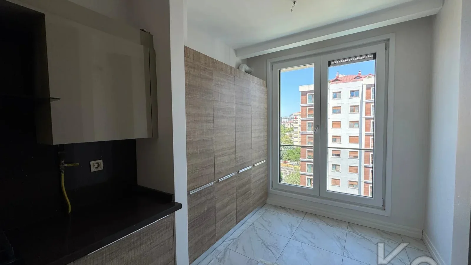 Laci̇vertcadde Erenköy Güvenli̇kli̇ Havuzlu Terasli 205m² Net 4+2