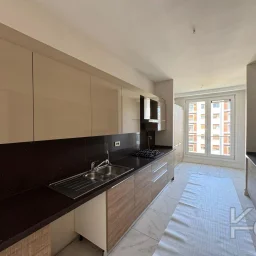 Laci̇vertcadde Erenköy Güvenli̇kli̇ Havuzlu Terasli 205m² Net 4+2