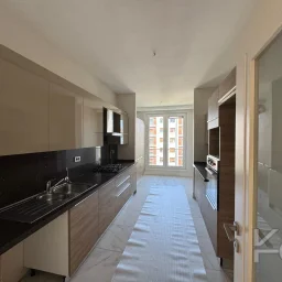 Laci̇vertcadde Erenköy Güvenli̇kli̇ Havuzlu Terasli 205m² Net 4+2